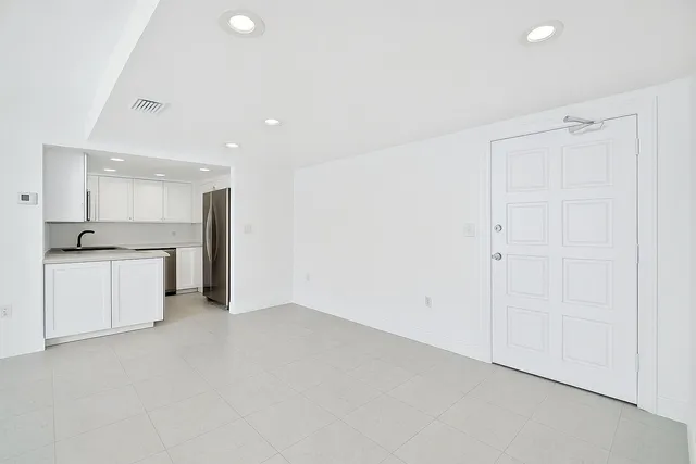 $1,300,000 | 2780 South Ocean Boulevard, Unit 703, Palm Beach, FL 33480