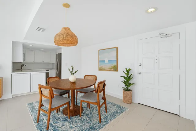 $1,300,000 | 2780 South Ocean Boulevard, Unit 703, Palm Beach, FL 33480