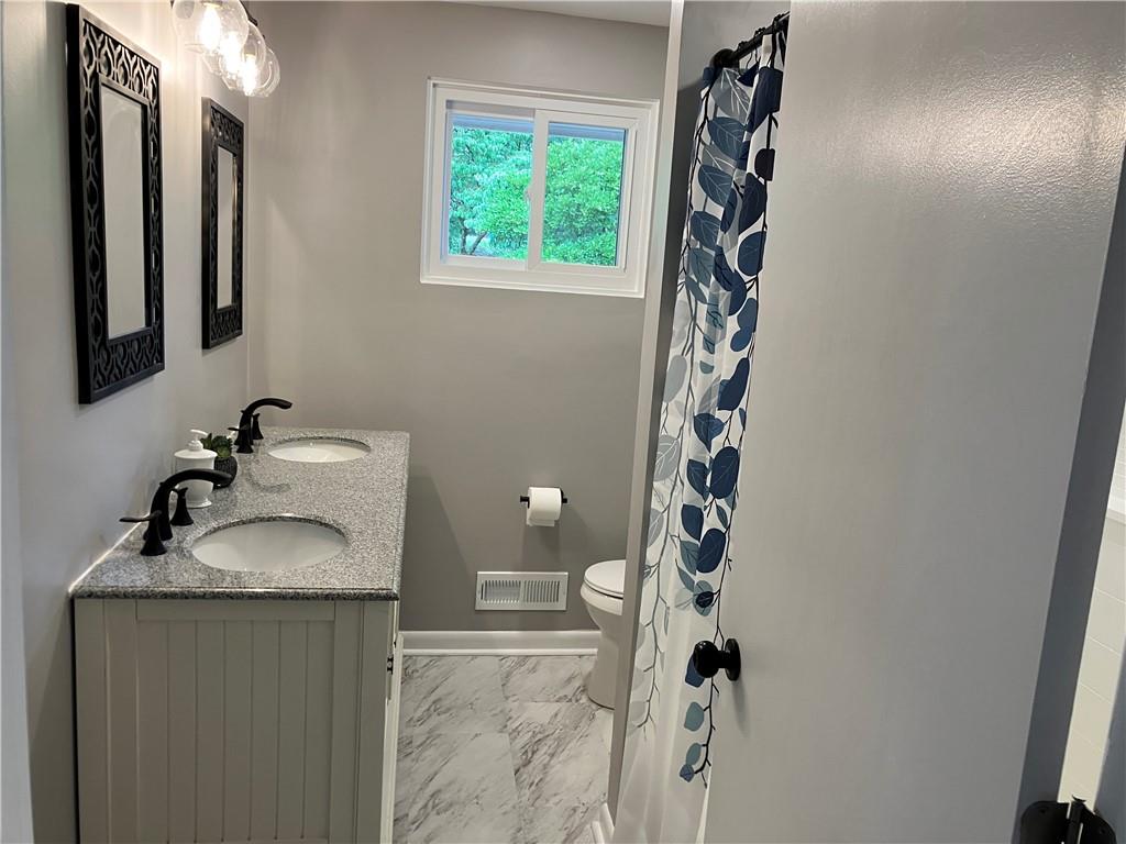 159 McIntyre Road Pittsburgh, PA 15237 - Photo 16 of 38 Hall bath