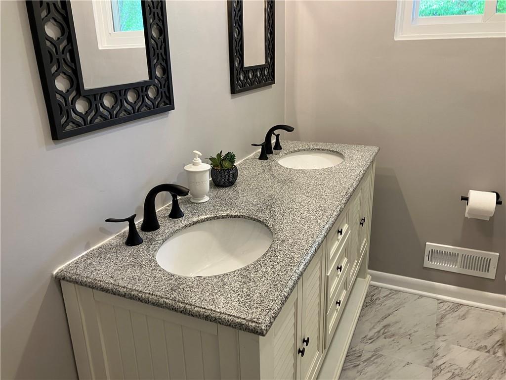 159 McIntyre Road Pittsburgh, PA 15237 - Photo 17 of 38 Hall bath