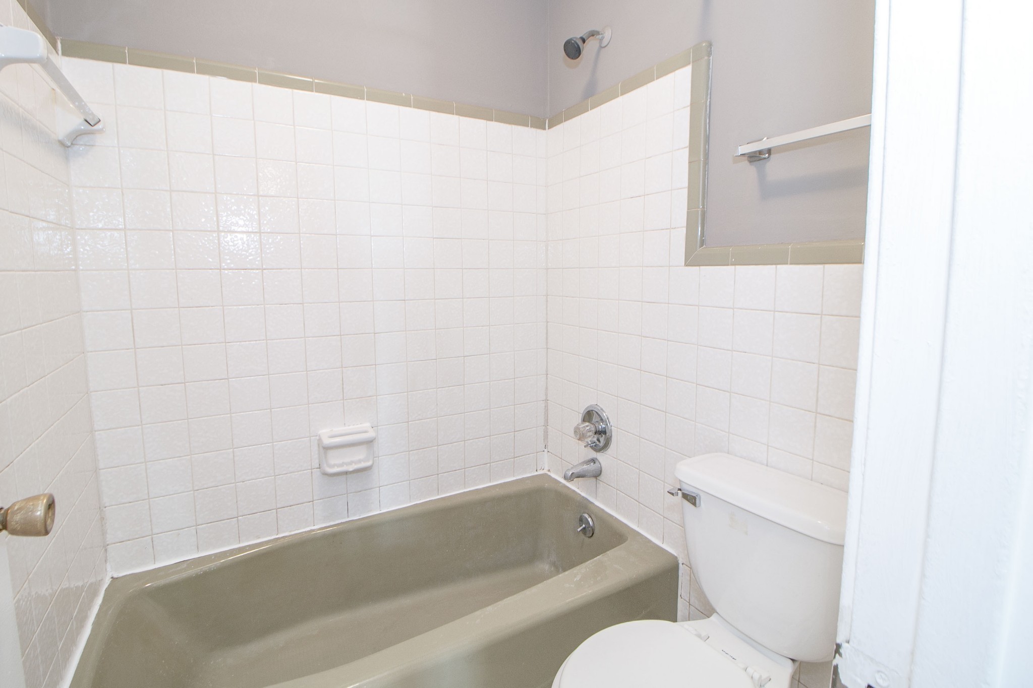 807 Golf View Place, Unit C Clarksville, TN 37043 - Photo 15 of 24 a bathroom with a toilet and bathtub