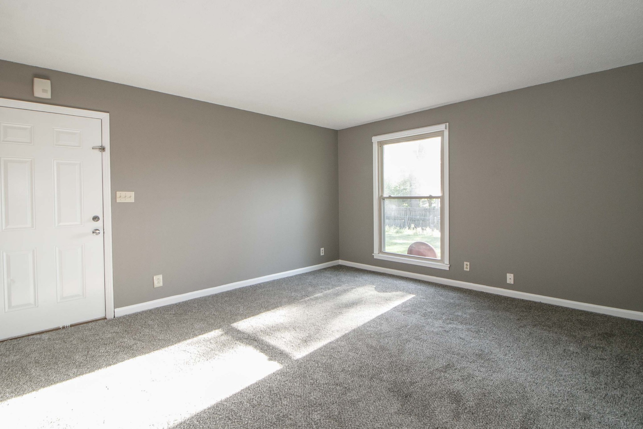807 Golf View Place, Unit C Clarksville, TN 37043 - Photo 8 of 24 a view of an empty room with a window