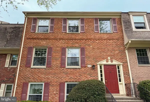 $2,095 | 6008 Westchester Park Drive, Unit T2, College Park, MD 20740