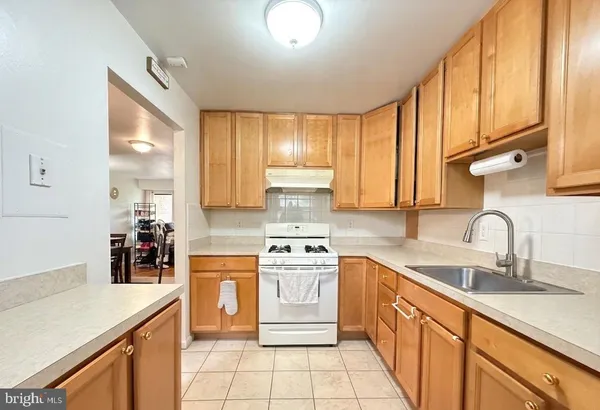 $2,095 | 6008 Westchester Park Drive, Unit T2, College Park, MD 20740
