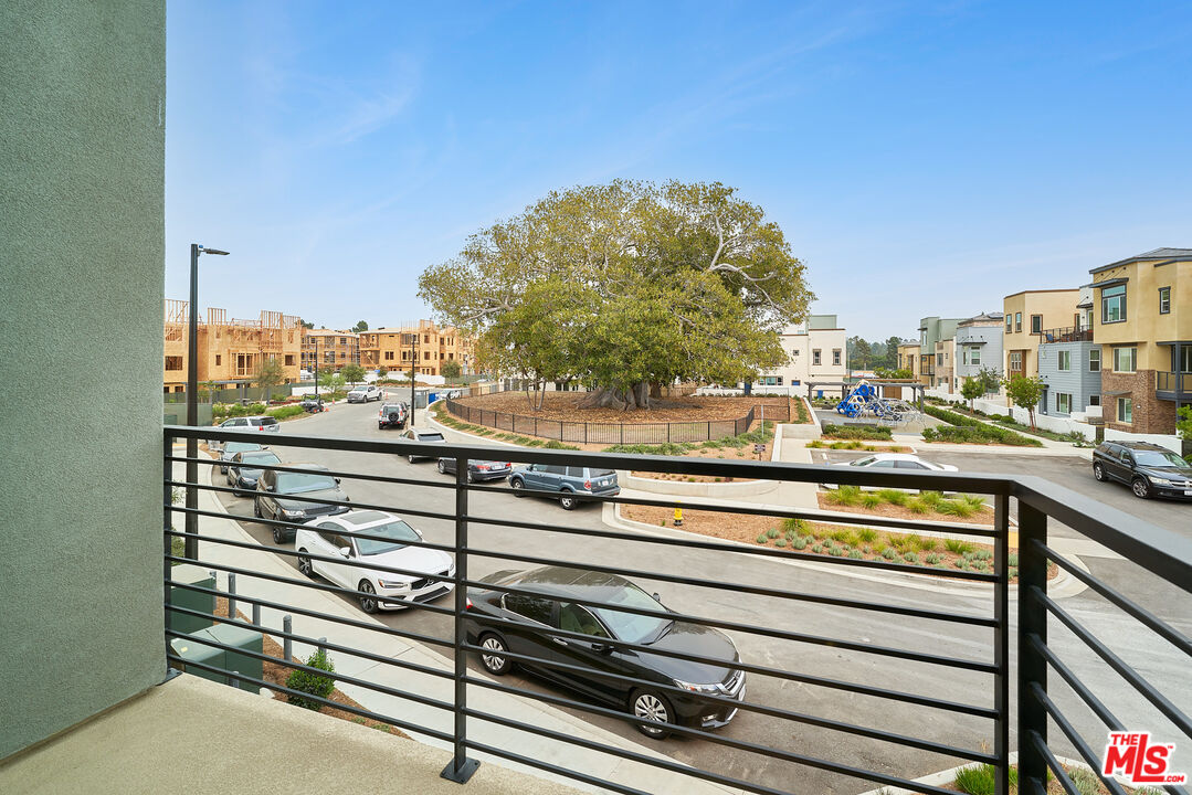 525 Daniel Freeman Circle Inglewood, CA 90301 - Photo 14 of 39 a view of a balcony with city view