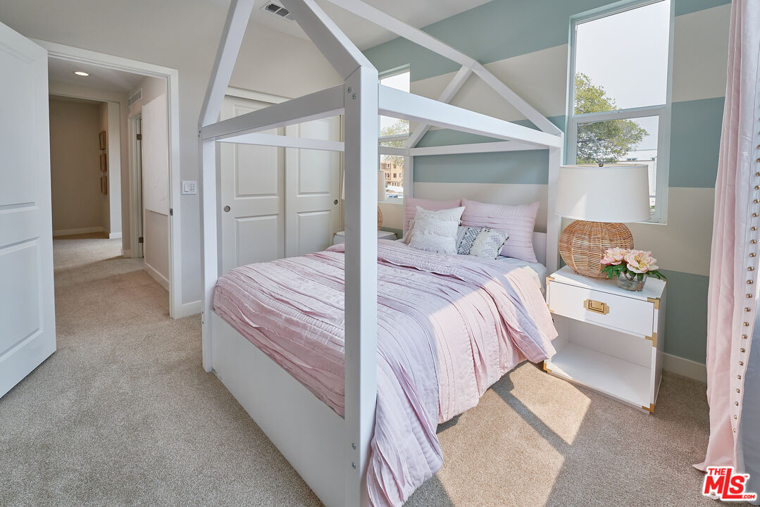 525 Daniel Freeman Circle Inglewood, CA 90301 - Photo 21 of 39 a bedroom with a bed and a mirror