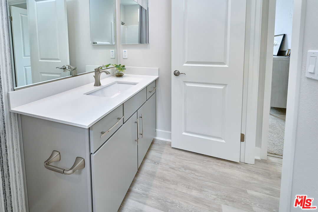 525 Daniel Freeman Circle Inglewood, CA 90301 - Photo 31 of 39 a bathroom with a sink and a mirror