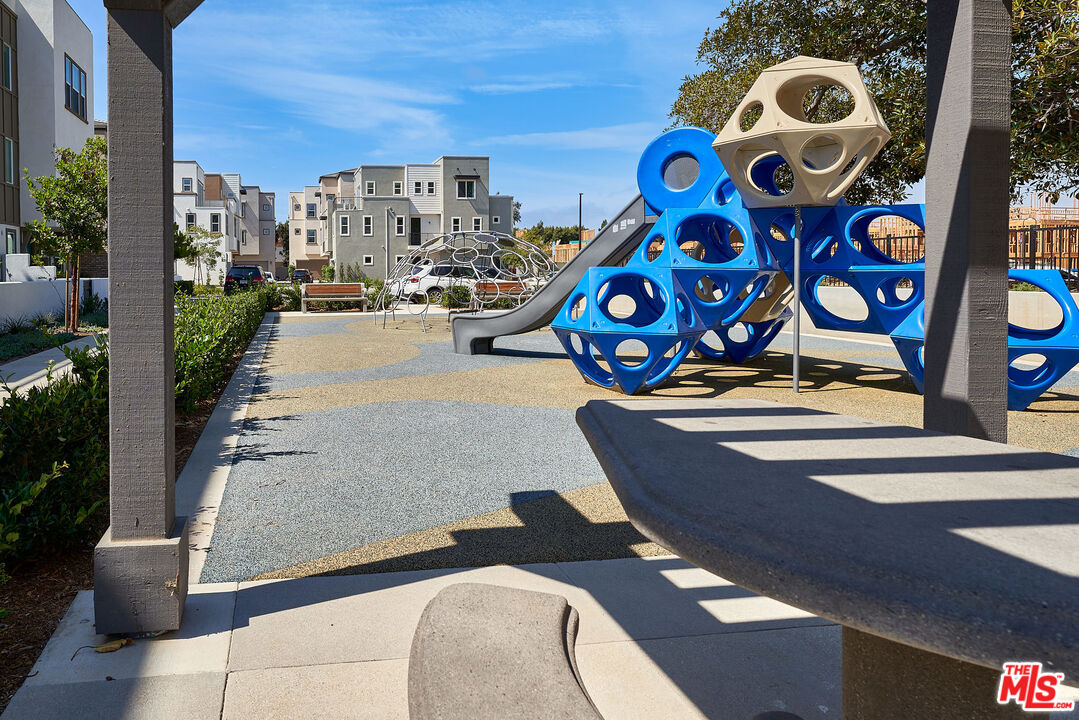 525 Daniel Freeman Circle Inglewood, CA 90301 - Photo 35 of 39 a view of lobby with furniture and potted plant