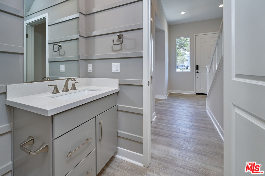 525 Daniel Freeman Circle Inglewood, CA 90301 - Photo 5 of 39 a bathroom with a sink and a mirror