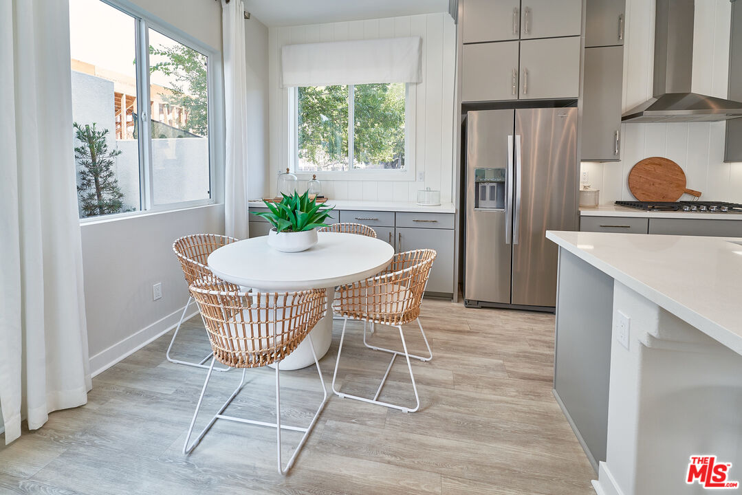 525 Daniel Freeman Circle Inglewood, CA 90301 - Photo 10 of 39 a dining room with furniture and window
