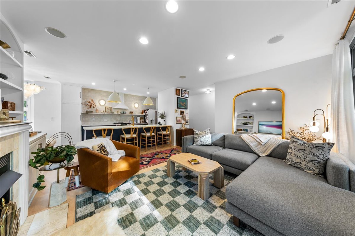 23 North Racine Avenue, Unit 424 Chicago, IL 60607 - Photo 3 of 19