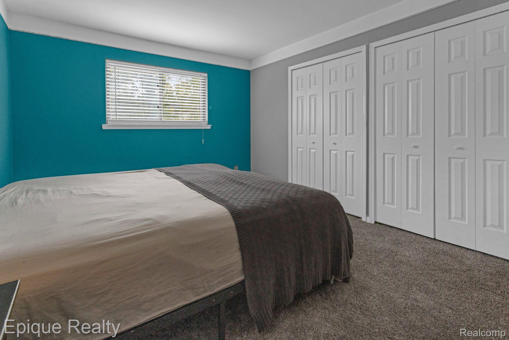 35973 Smithfield Road Farmington, MI 48335 - Photo 18 of 30 Primary bedroom w/oversized closet