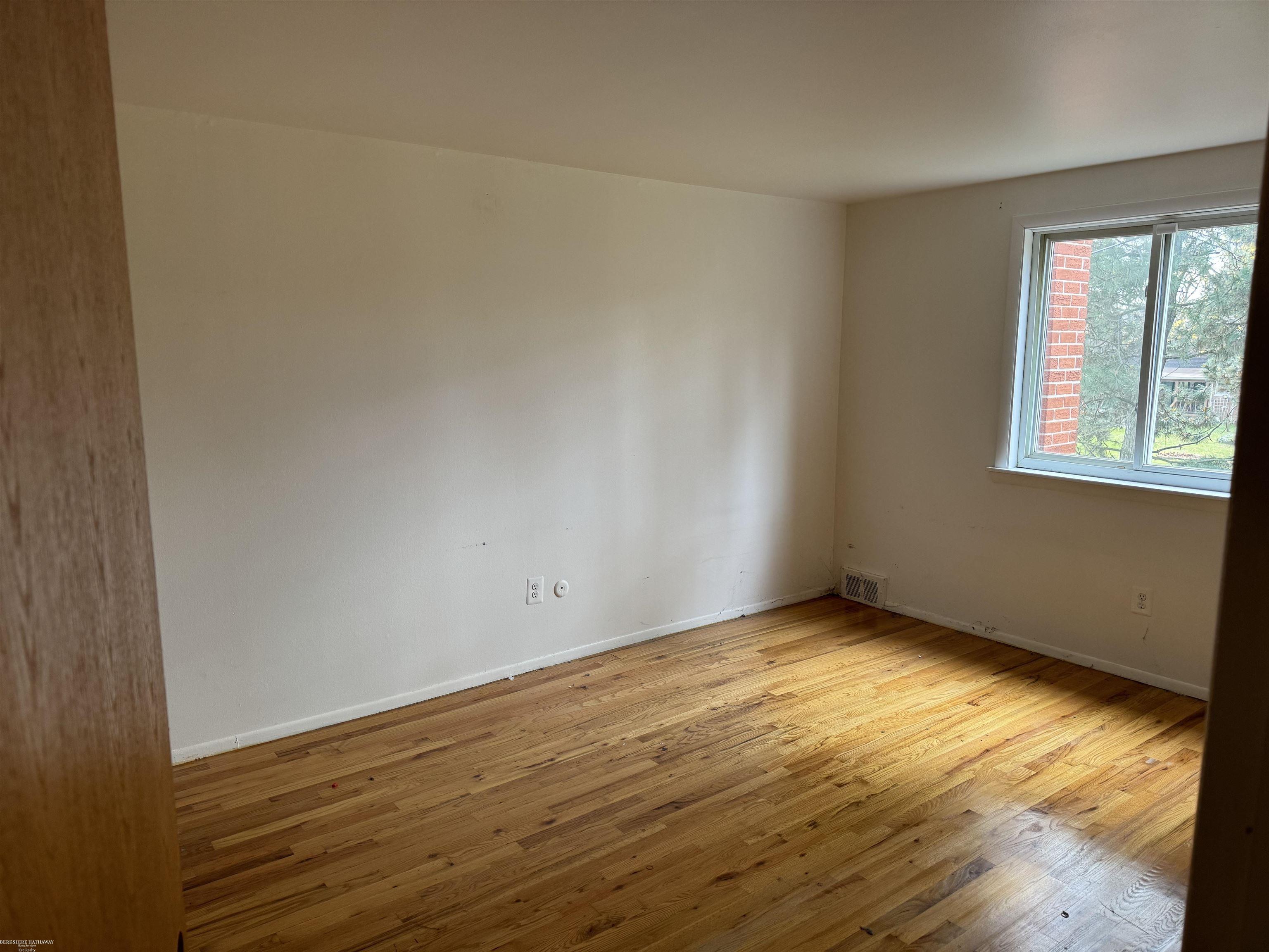 8734 Sterling Street Center Line, MI 48015 - Photo 5 of 9