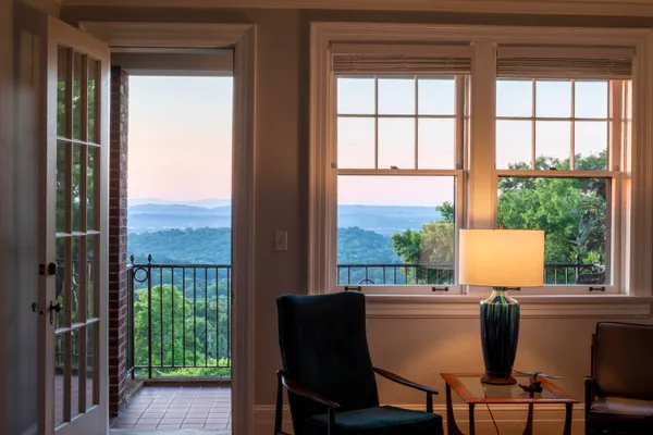 $255,000 | 190 North Crest Road, Unit 10, Chattanooga, TN 37404