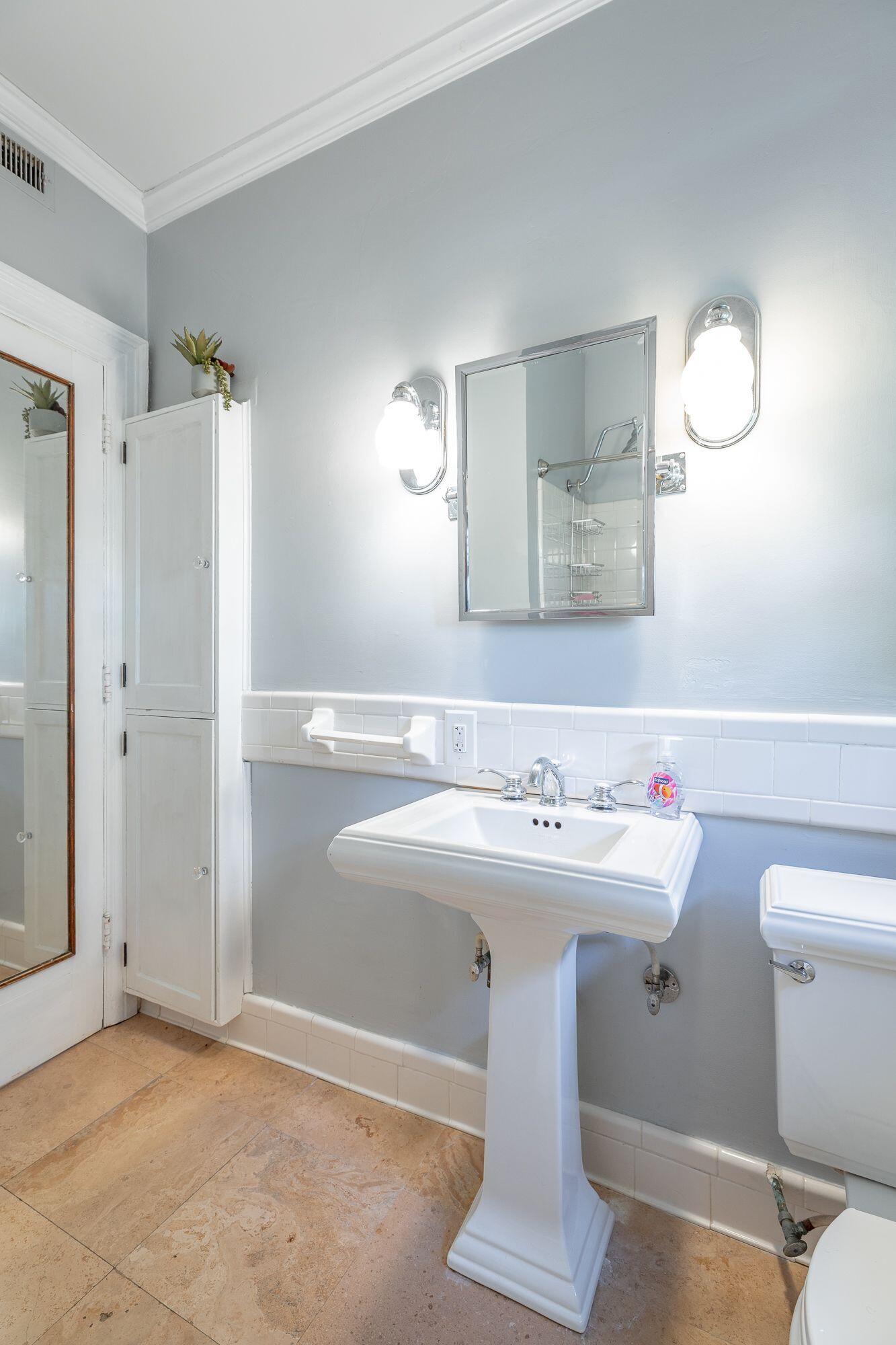 190 North Crest Road, Unit 10 Chattanooga, TN 37404 - Photo 14 of 26 Bathroom Vanity- Elizabeth