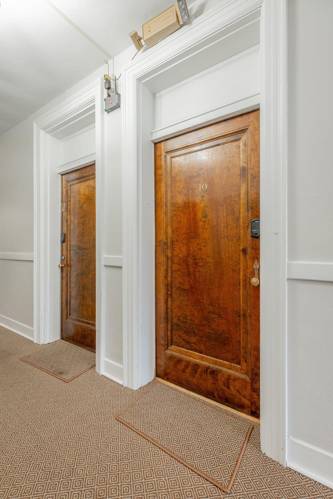 190 North Crest Road, Unit 10 Chattanooga, TN 37404 - Photo 20 of 26 Front Door- Elizabeth
