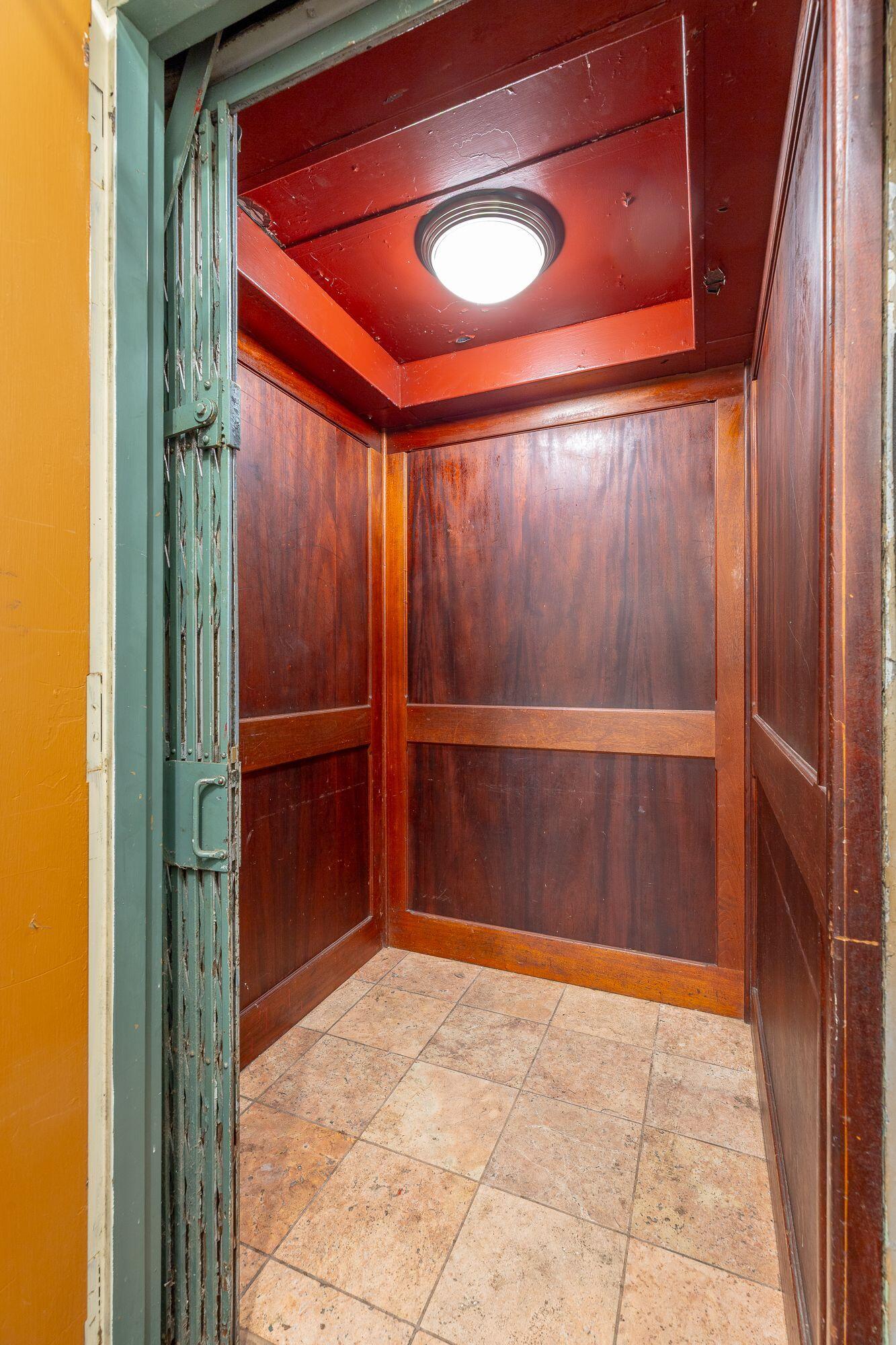 190 North Crest Road, Unit 10 Chattanooga, TN 37404 - Photo 21 of 26 Elevator- Elizabeth