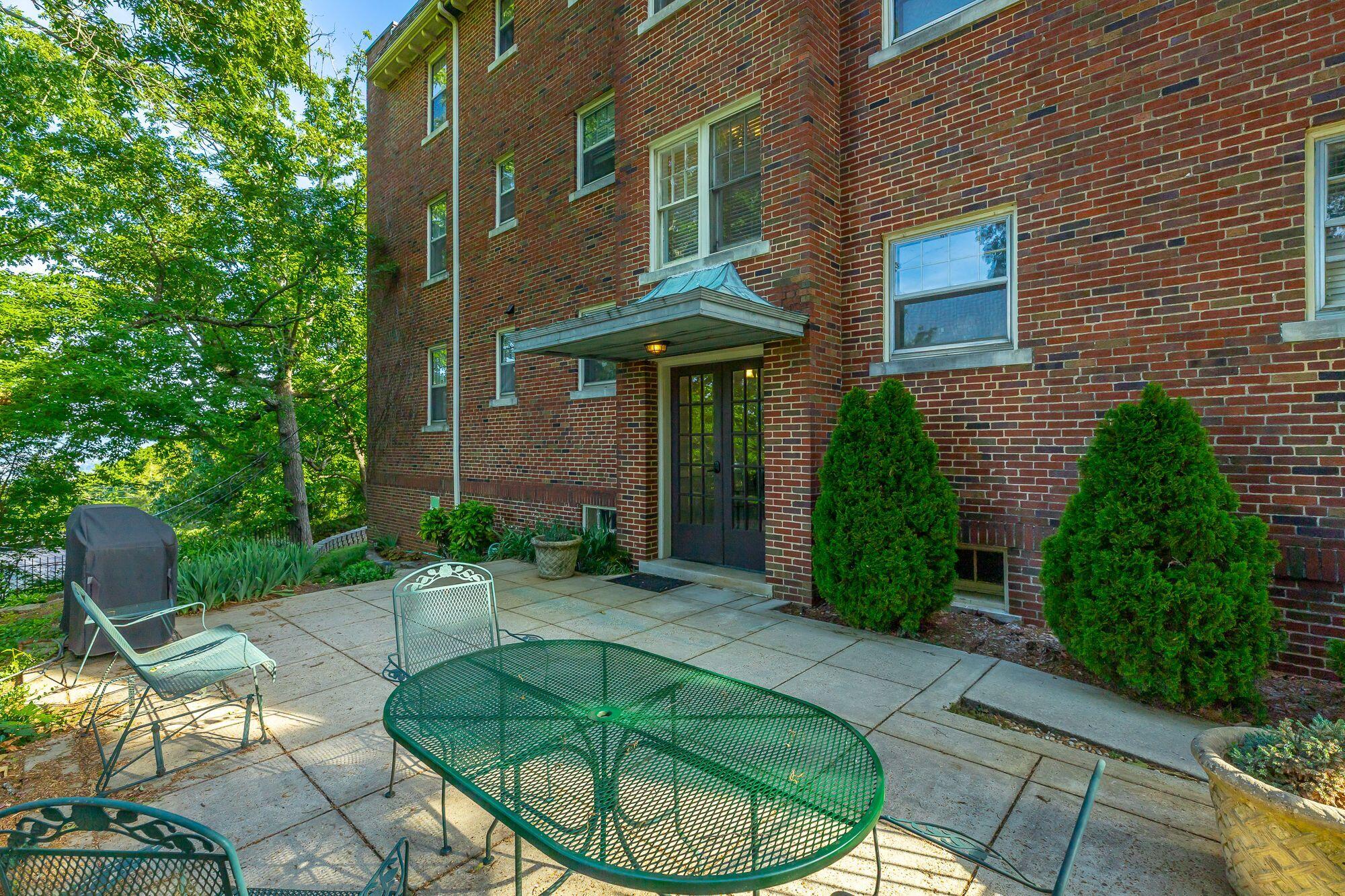 190 North Crest Road, Unit 10 Chattanooga, TN 37404 - Photo 22 of 26 Patio:Entrance to Elizabeth