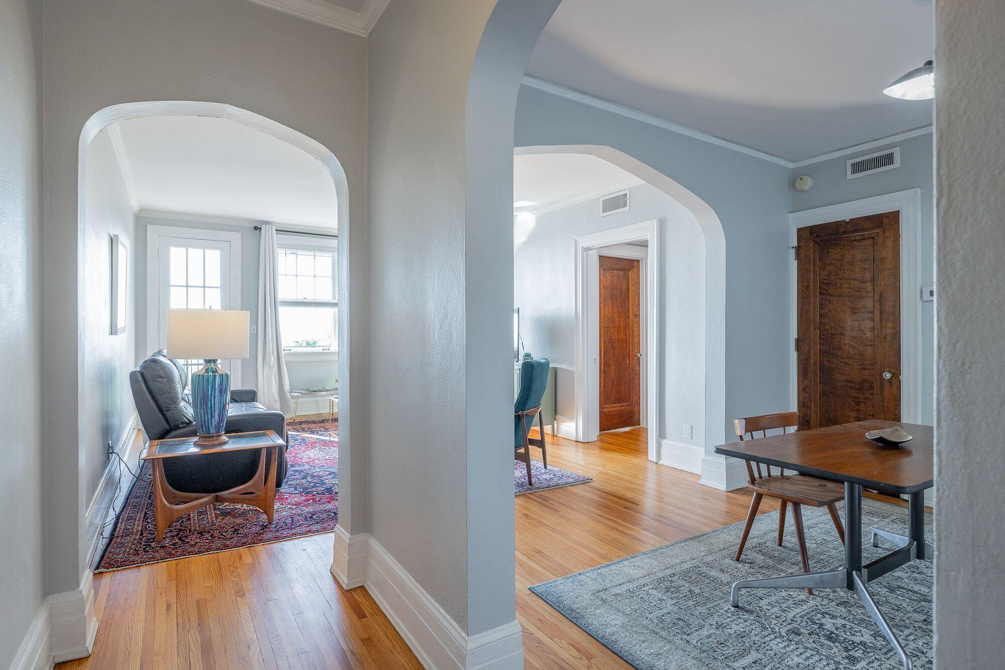 190 North Crest Road, Unit 10 Chattanooga, TN 37404 - Photo 3 of 26 Entry2- Elizabeth