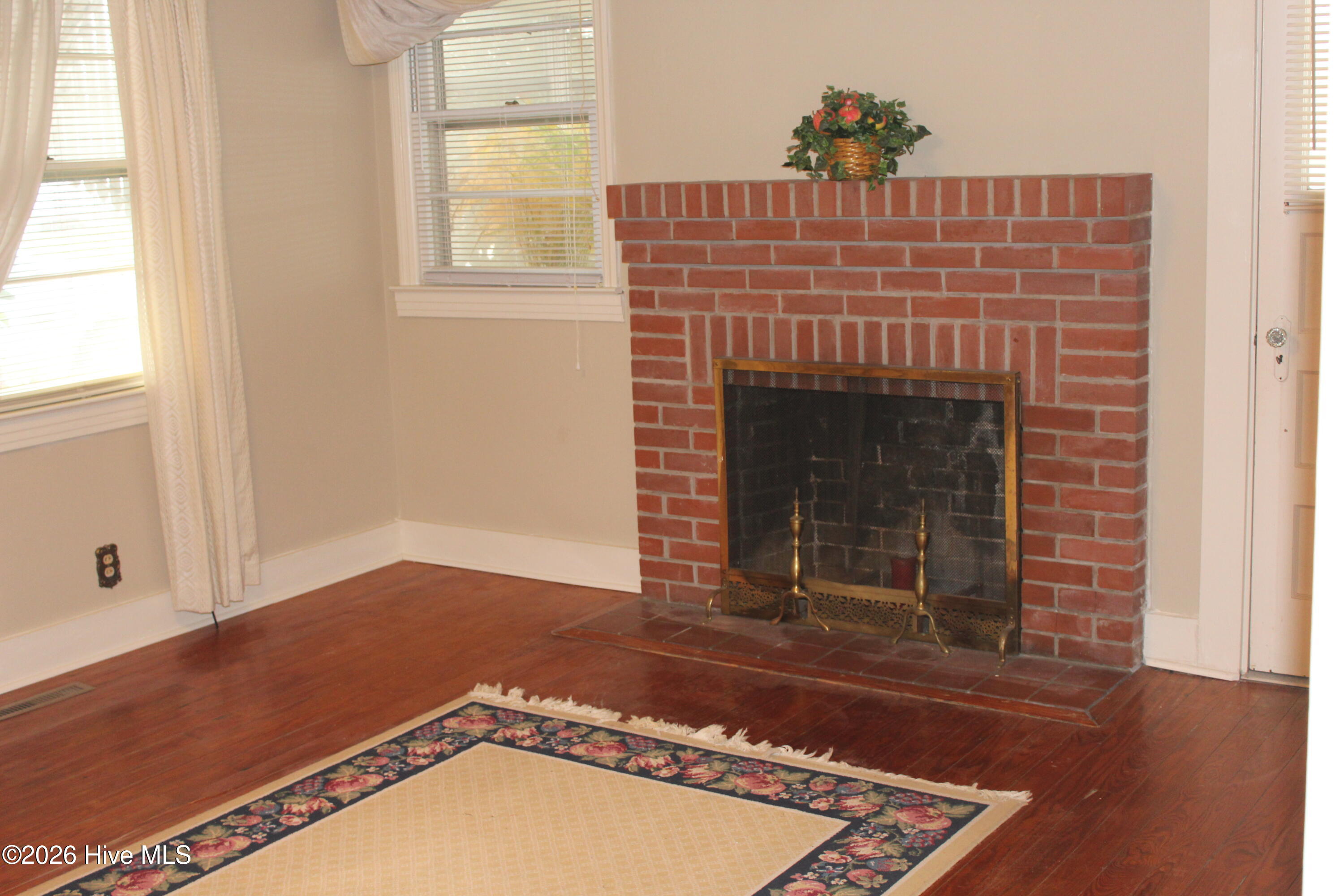 167 Lake Road Newport, NC 28570 - Photo 11 of 36 Livingroom View 1