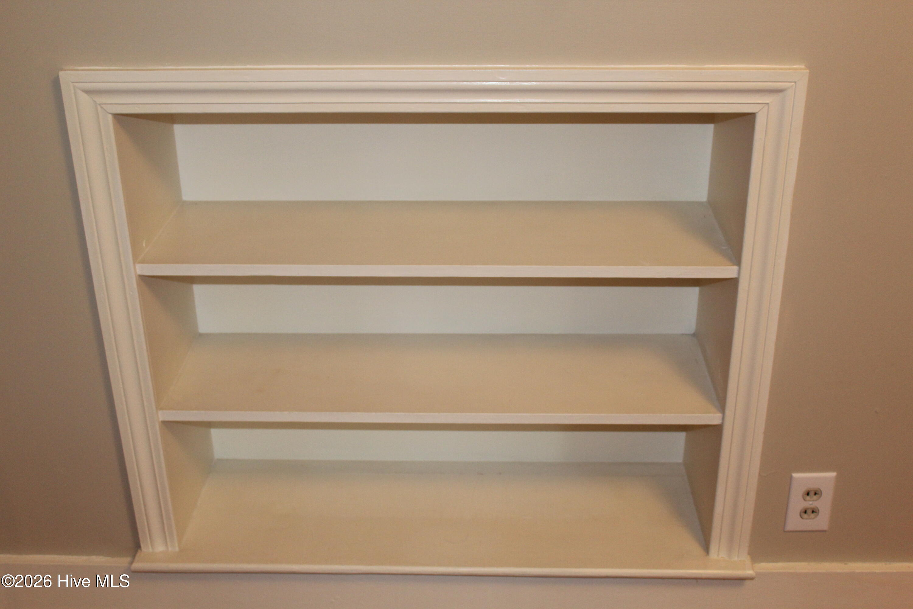 167 Lake Road Newport, NC 28570 - Photo 14 of 36 Livingroom Built in Shelve