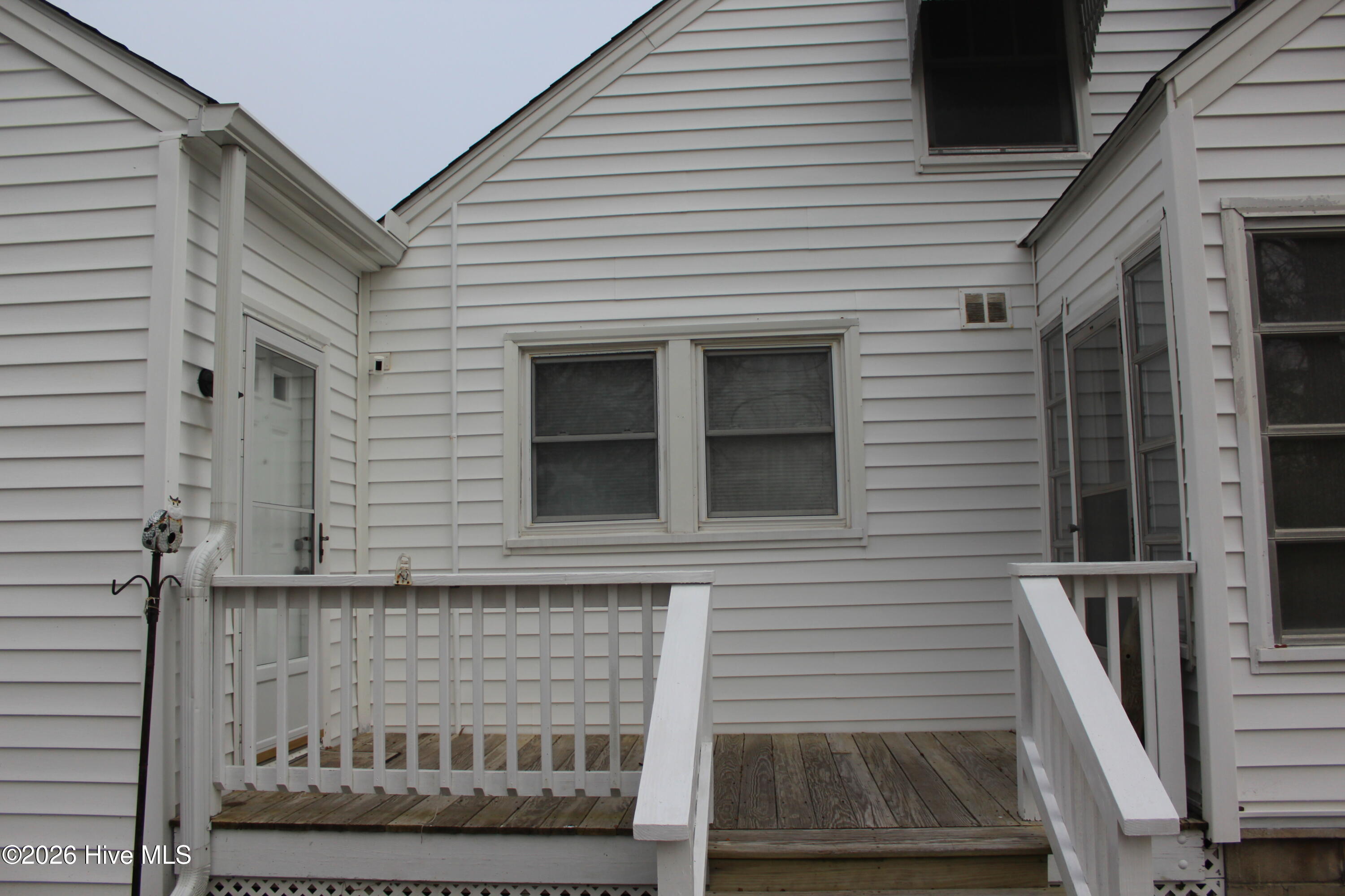 167 Lake Road Newport, NC 28570 - Photo 4 of 36 Side Deck