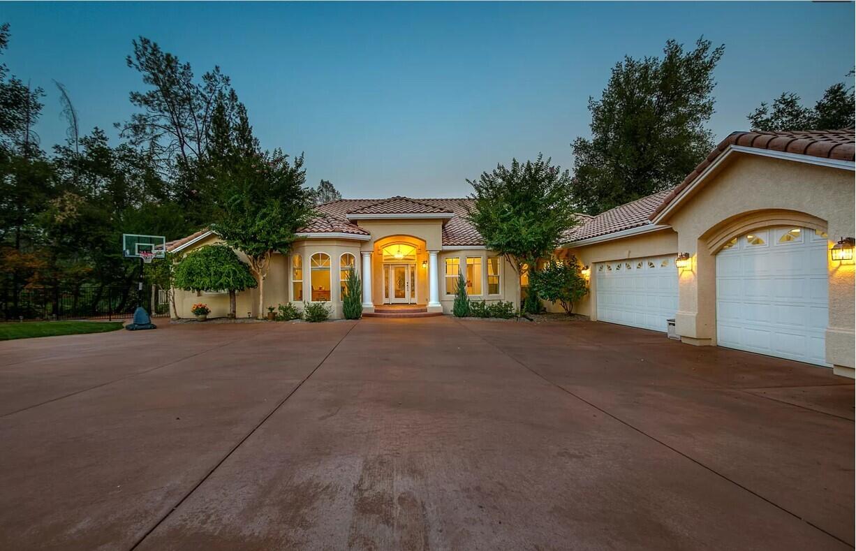 13497 Tierra Heights Road Redding, CA 96003 - Photo 6 of 20 Screenshot 2025-12-01 040712
