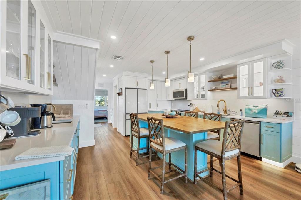 290 Gulf Boulevard, Unit 17 Boca Grande, FL 33921 - Photo 13 of 39 a large kitchen with a table and chairs in it