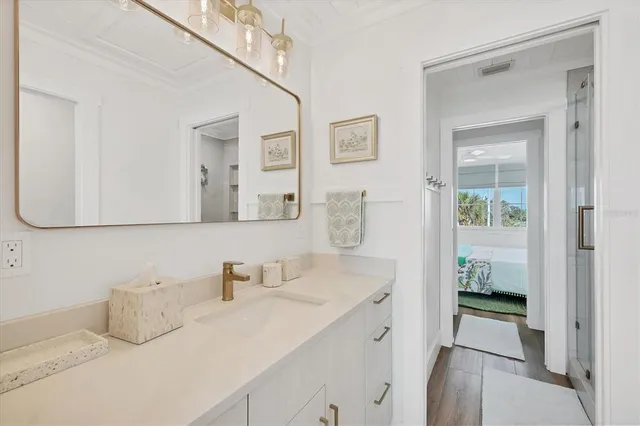 a en suite bathroom with a sink and a mirror