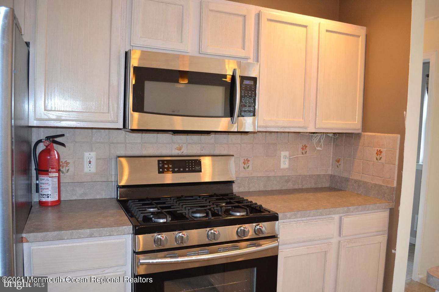 325 Leeward Road Manahawkin, NJ 08050 - Photo 5 of 35 5