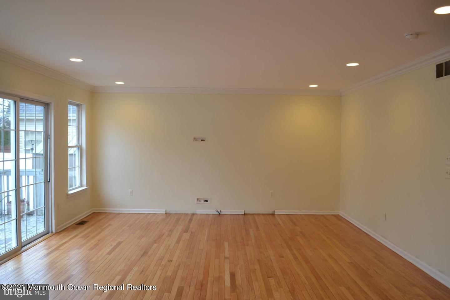 325 Leeward Road Manahawkin, NJ 08050 - Photo 9 of 35 9