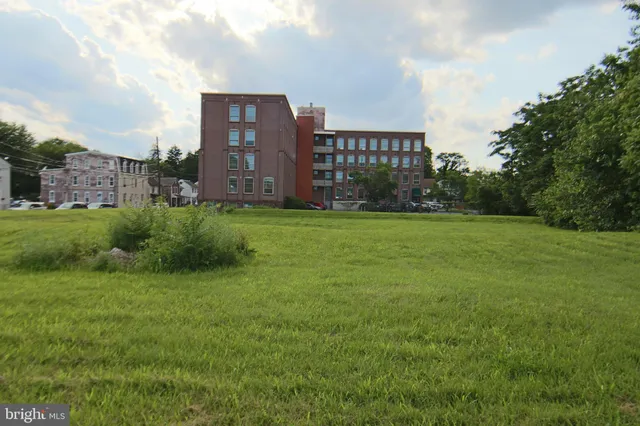 a view of a big yard in front of a building