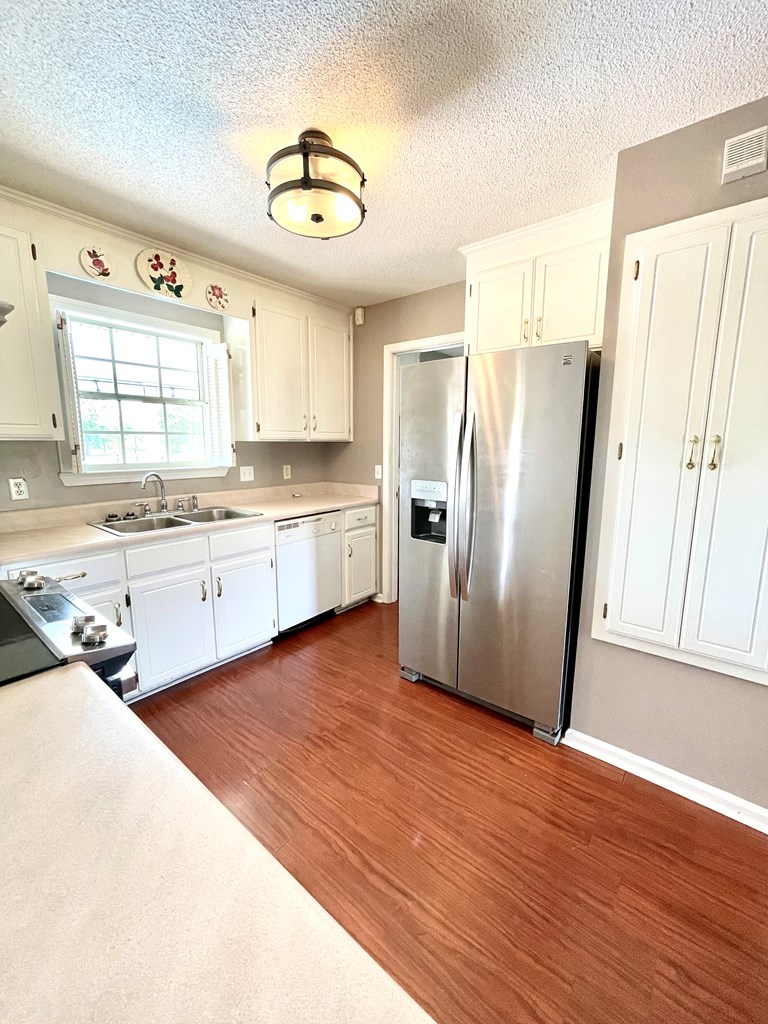 1592 Iris Road Dothan, AL 36301 - Photo 17 of 55 Refrigerator stays w the home
