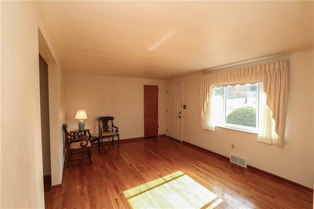 115 Flicker Drive McKees Rocks, PA 15136 - Photo 3 of 18 Gallery Image 3