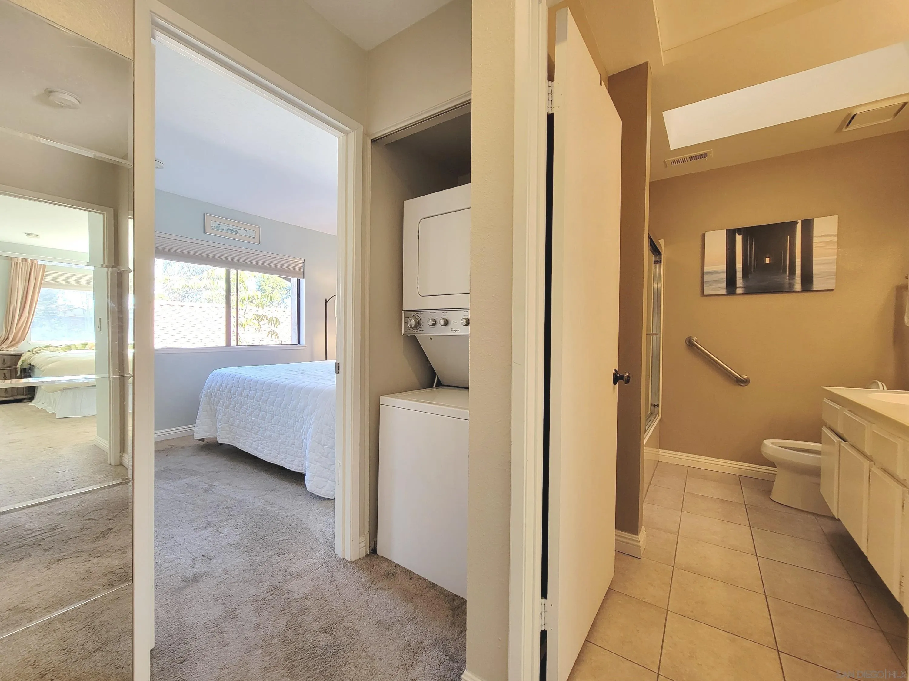 116 South Darien Drive Encinitas, CA 92024 - Photo 14 of 27 a bathroom with a toilet sink and tub