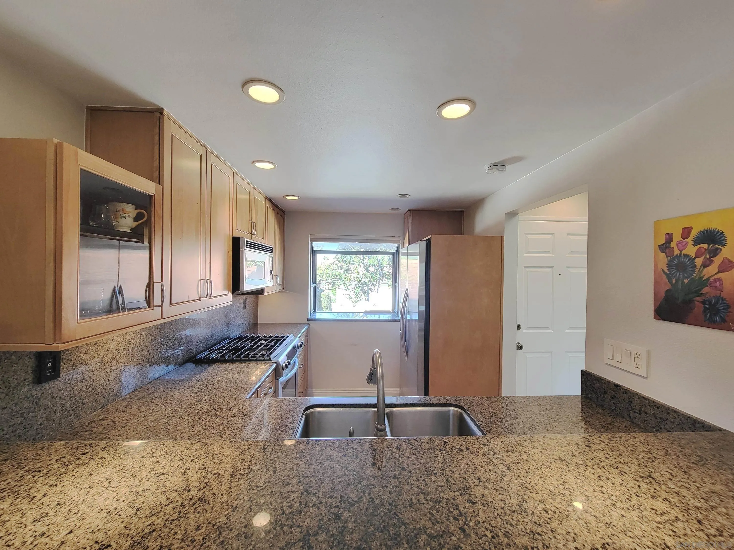 116 South Darien Drive Encinitas, CA 92024 - Photo 6 of 27 a view of entryway and kitchen