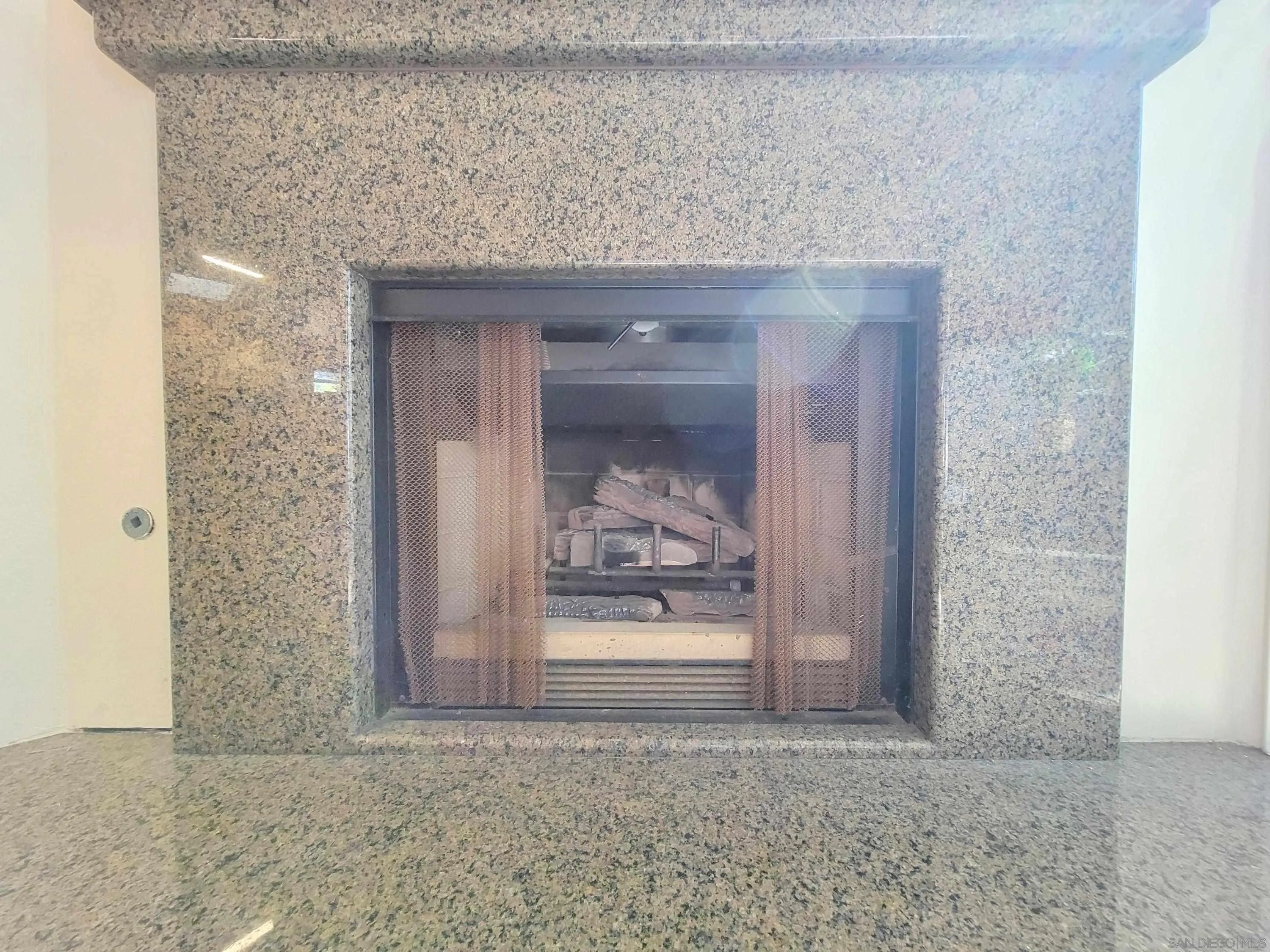 116 South Darien Drive Encinitas, CA 92024 - Photo 10 of 27 a view of entryway with a hallway