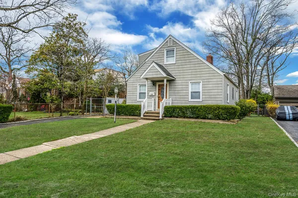 $724,999 | 1760 Slocum Street, Hewlett, NY 11557