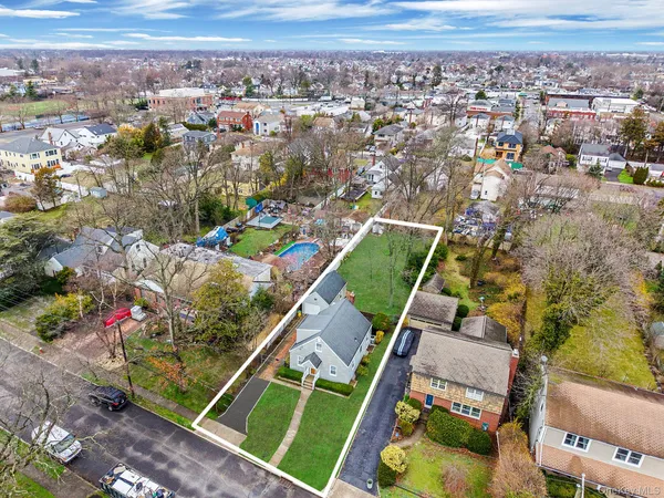 $724,999 | 1760 Slocum Street, Hewlett, NY 11557