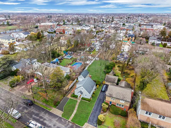 $724,999 | 1760 Slocum Street, Hewlett, NY 11557