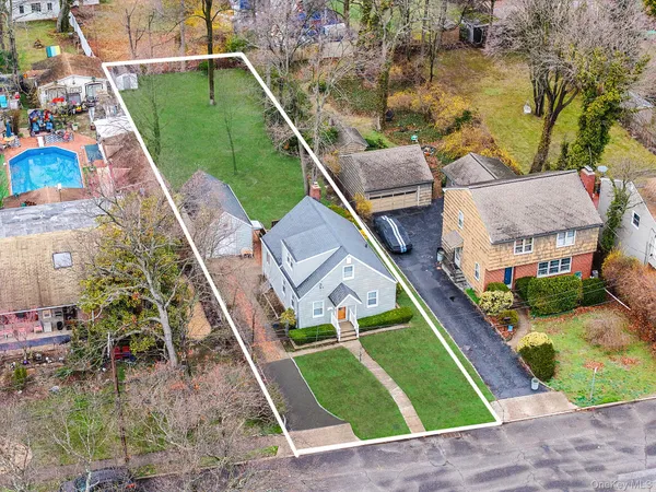 $724,999 | 1760 Slocum Street, Hewlett, NY 11557