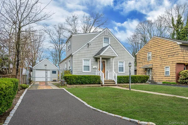 $724,999 | 1760 Slocum Street, Hewlett, NY 11557