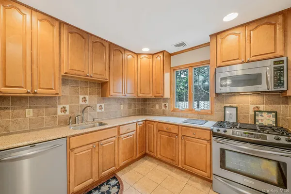 $724,999 | 1760 Slocum Street, Hewlett, NY 11557