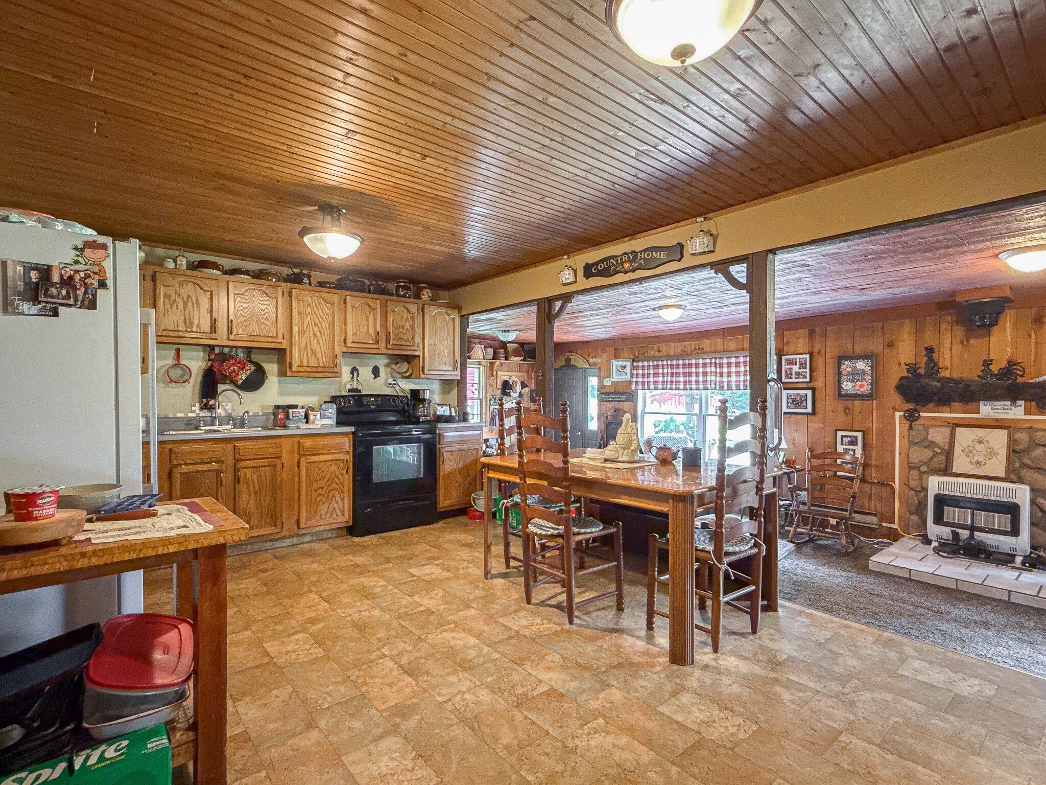 92079 54th Street Decatur, MI 49045 - Photo 6 of 28 KITCHEN