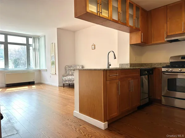 $3,380 | 40-28 College Point Boulevard, Unit 810 | Flushing