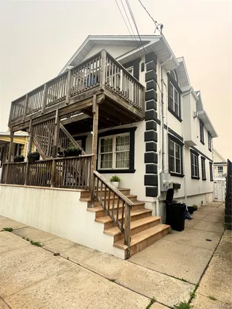 $4,000 | 68 Brookline Avenue, Unit UPPR, Long Beach, NY 11561