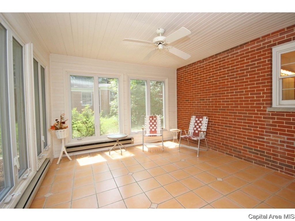 2304 Sylvan Road Springfield, IL 62704 - Photo 12 of 36 Gallery Image 12