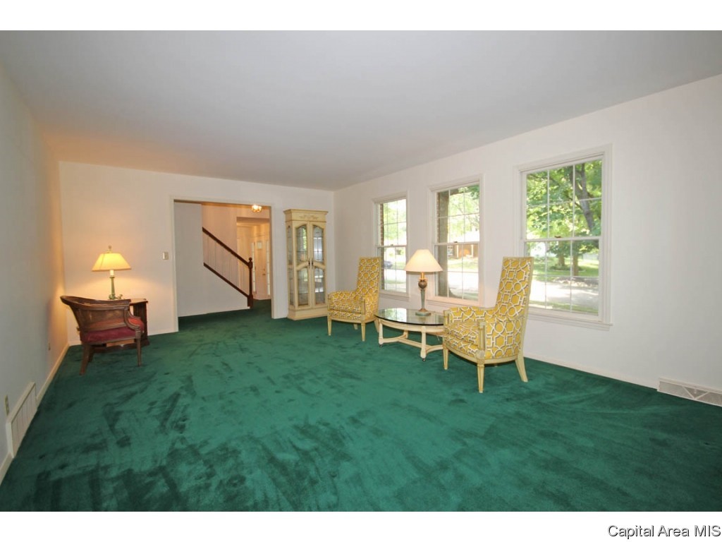 2304 Sylvan Road Springfield, IL 62704 - Photo 14 of 36 Gallery Image 14