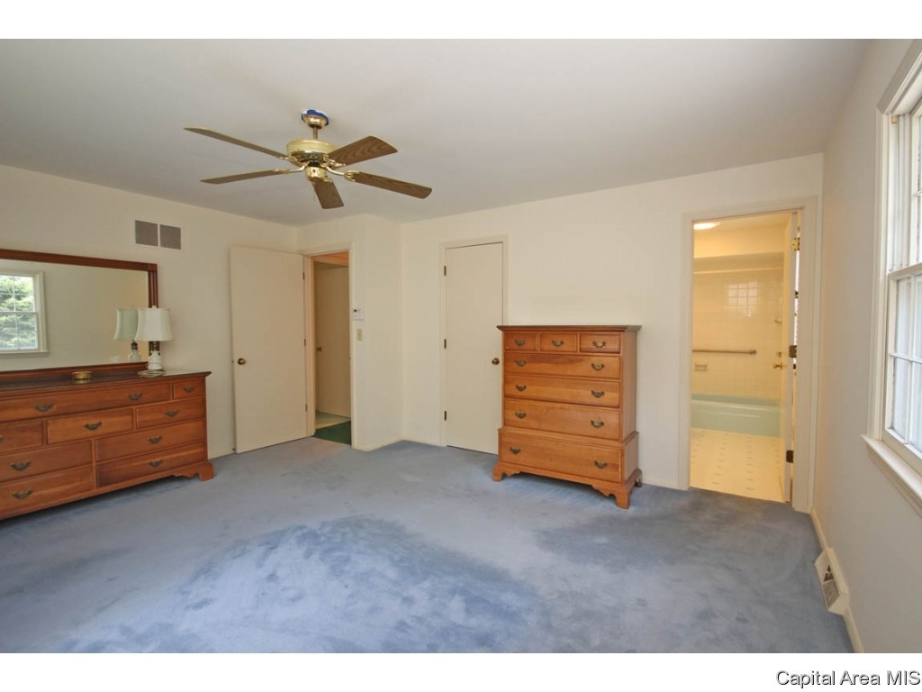 2304 Sylvan Road Springfield, IL 62704 - Photo 16 of 36 Gallery Image 16