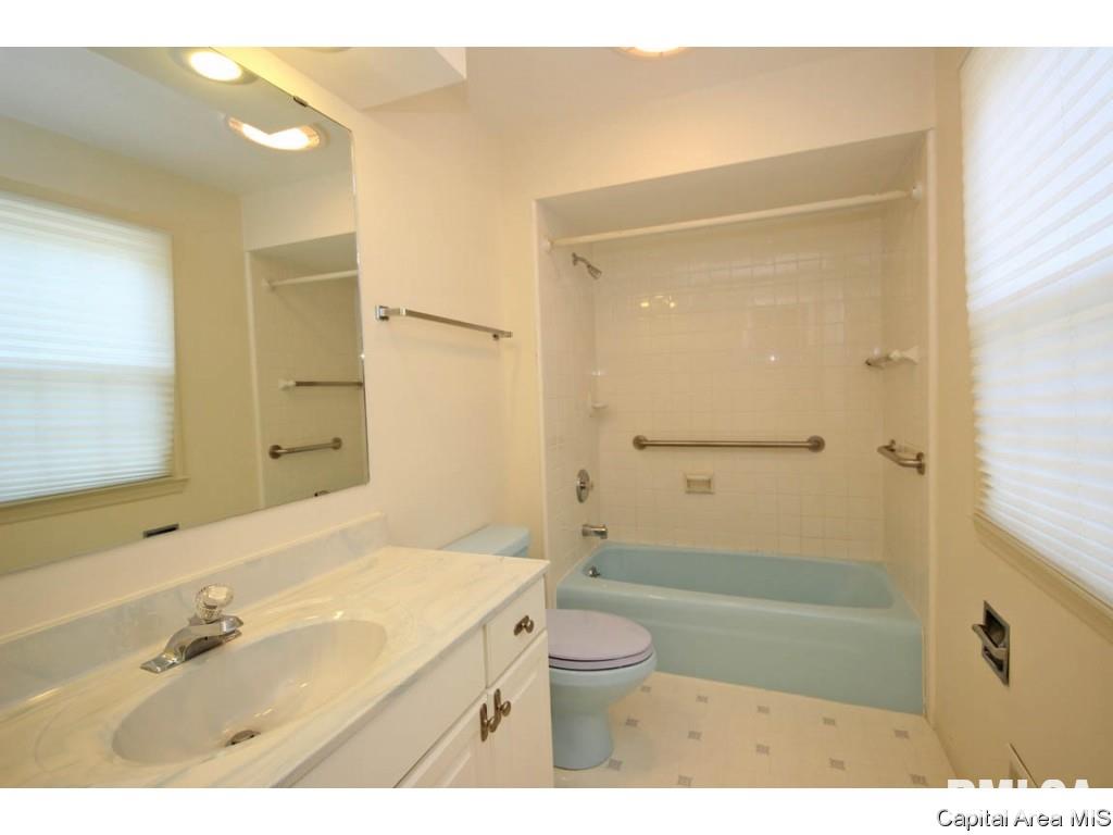 2304 Sylvan Road Springfield, IL 62704 - Photo 19 of 36 Gallery Image 19